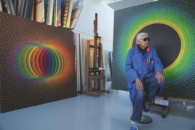 El artista argentino Julio Le Parc falleció en París a los 97 años. Repaso por la trayectoria, premios y el legado del referente mundial del arte óptico.